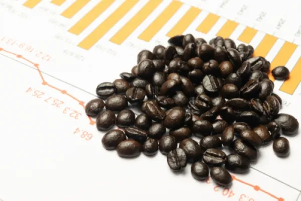Café cai mais de 500 pontos em Nova York e preços também recuam no mercado brasileiro