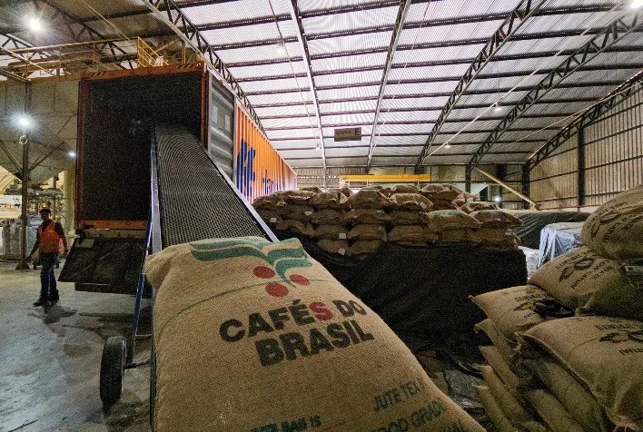 Recomposição dos estoques globais de café deve levar ao menos duas boas safras, dizem especialistas