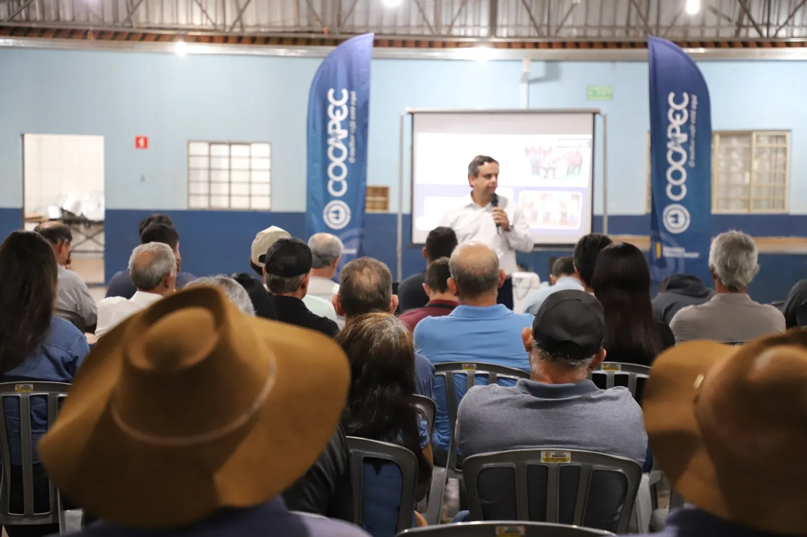Cocapec realiza Comitê Safra 2026 e orienta produtores sobre mercado, segurança e gestão no campo